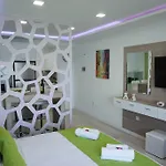 Lazuli Sea View-beachfront Ap 405 *