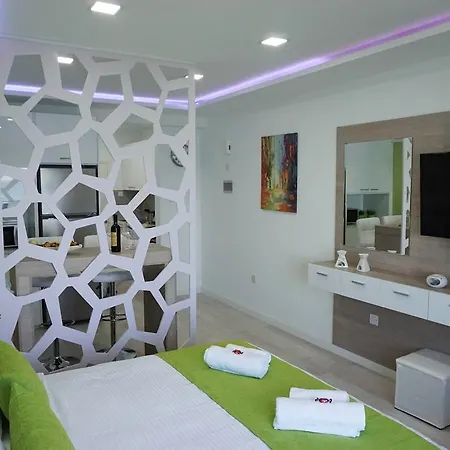 Lazuli Sea View-beachfront Ap 405 *