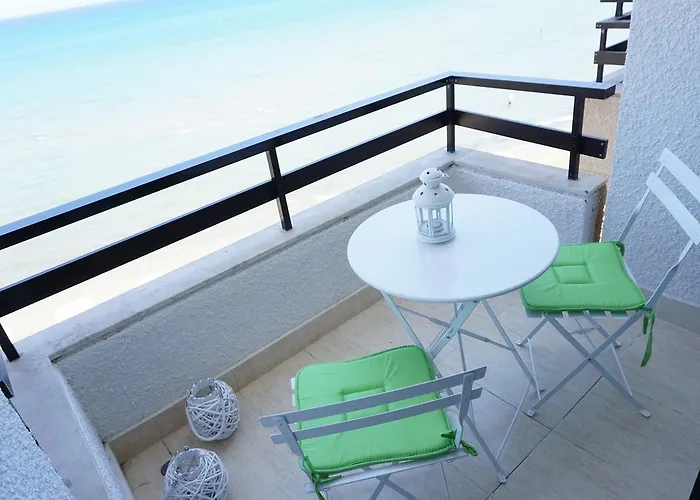 Lazuli Sea View-beachfront Ap 405 Λάρνακα
