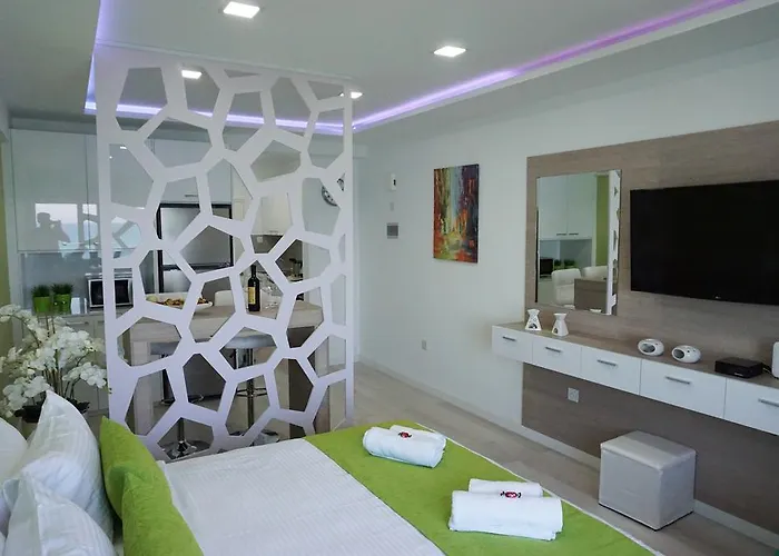 Lazuli Sea View-beachfront Ap 405 *